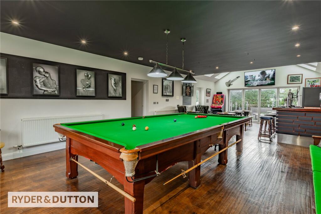 Bar/Snooker Room