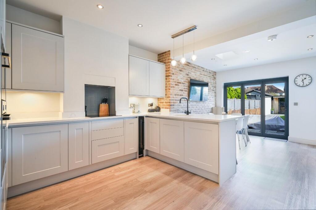 STONELEIGH AVENUE,  (6).jpg