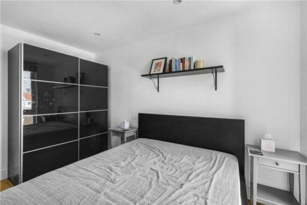 9205_100653004240_IMG_08_0000