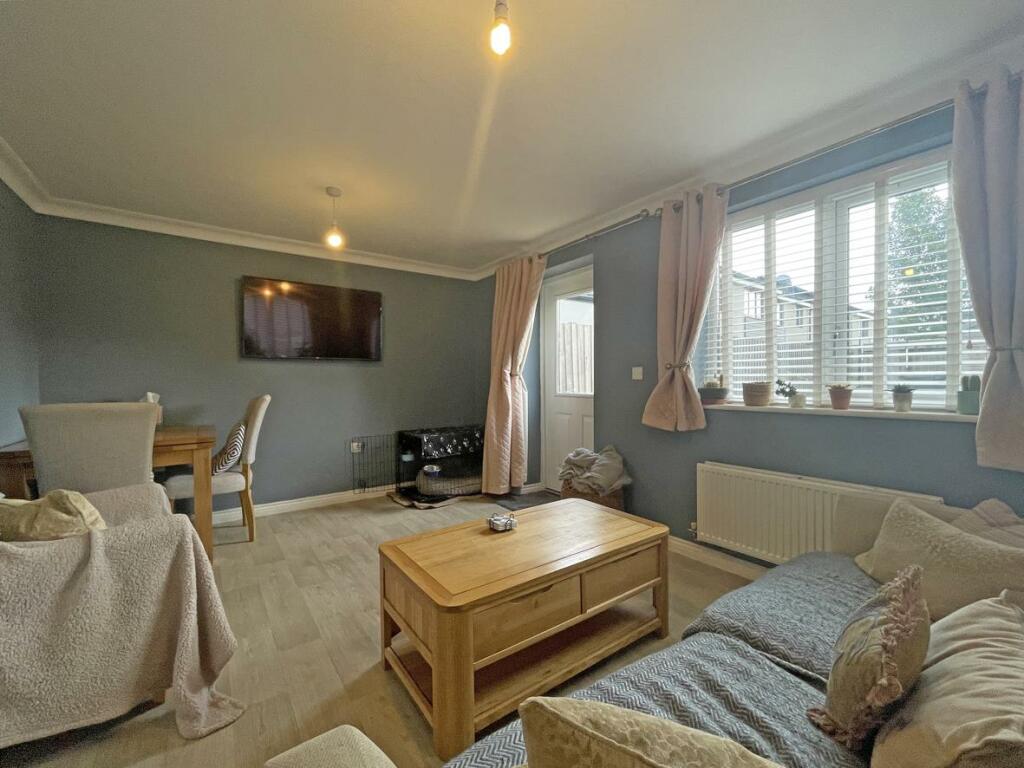 Marazion Way 16 - Lounge 3.jpg