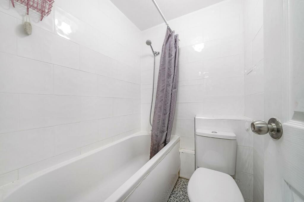 Bathroom FF.JPG