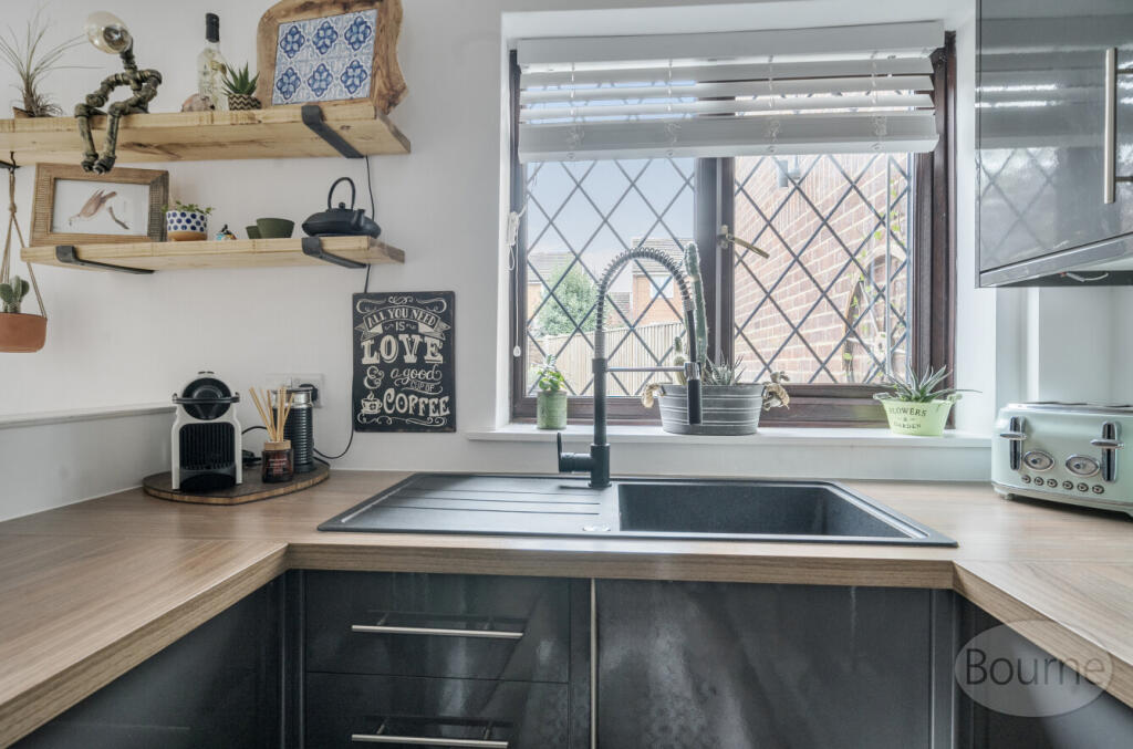 b6f94566-8d44-402...