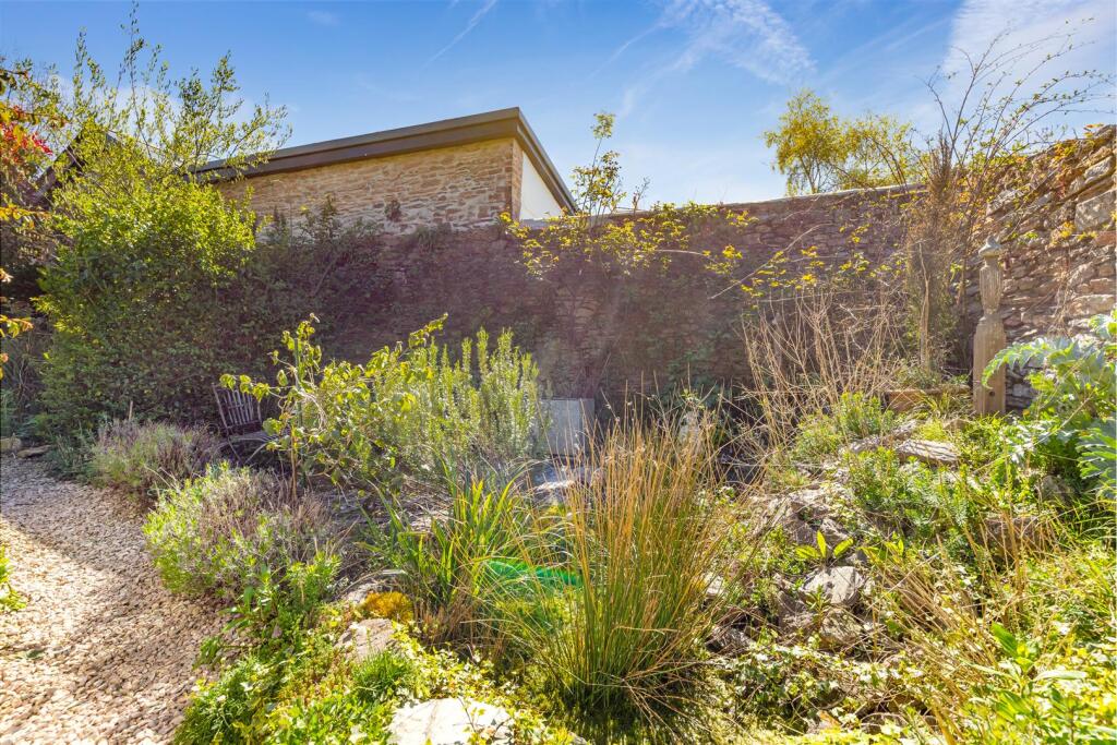 A07 - 52 Milton Street Brixham - 250411.jpg