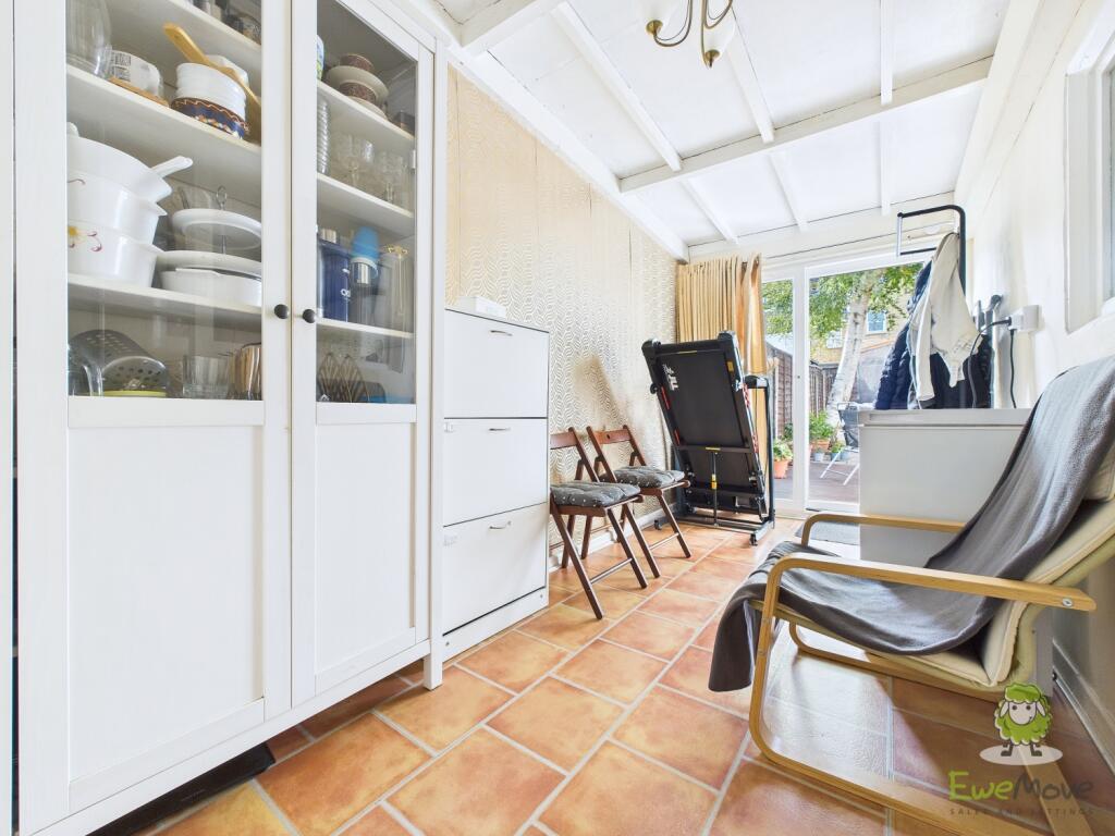 CAM01543G0-PR0157-STILL017