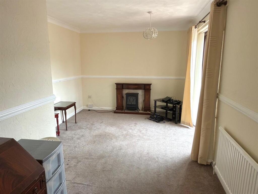 LOUNGE MAIN.jpg