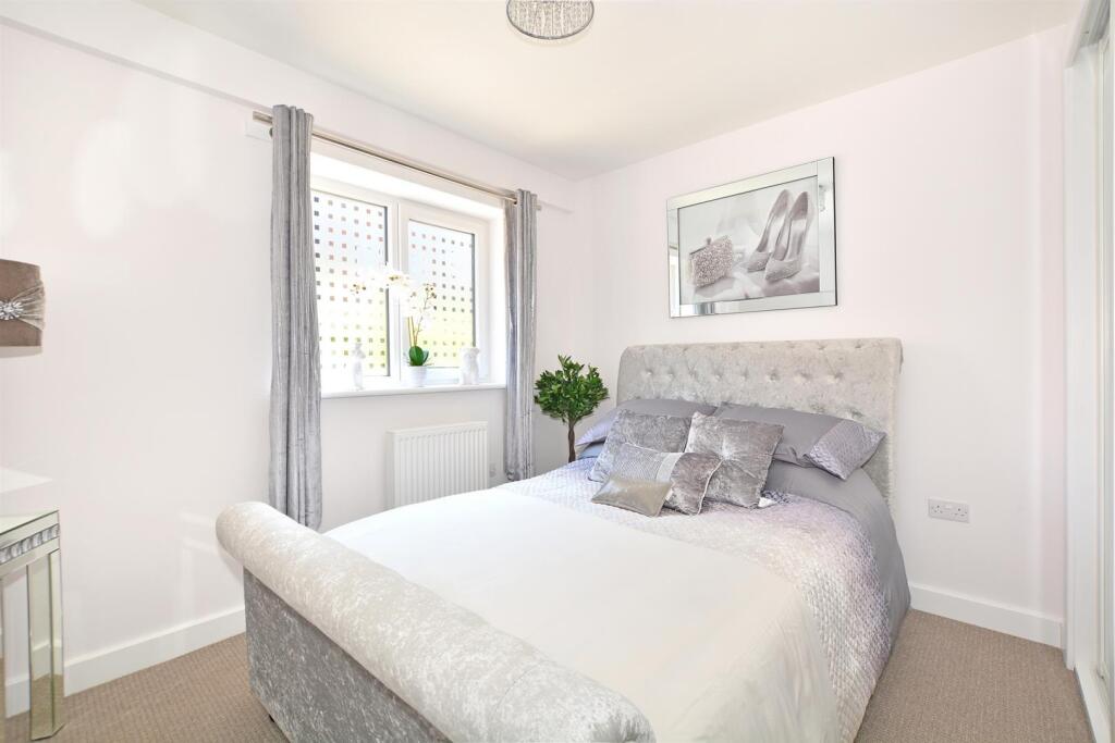 Bedroom, Silver.jpg