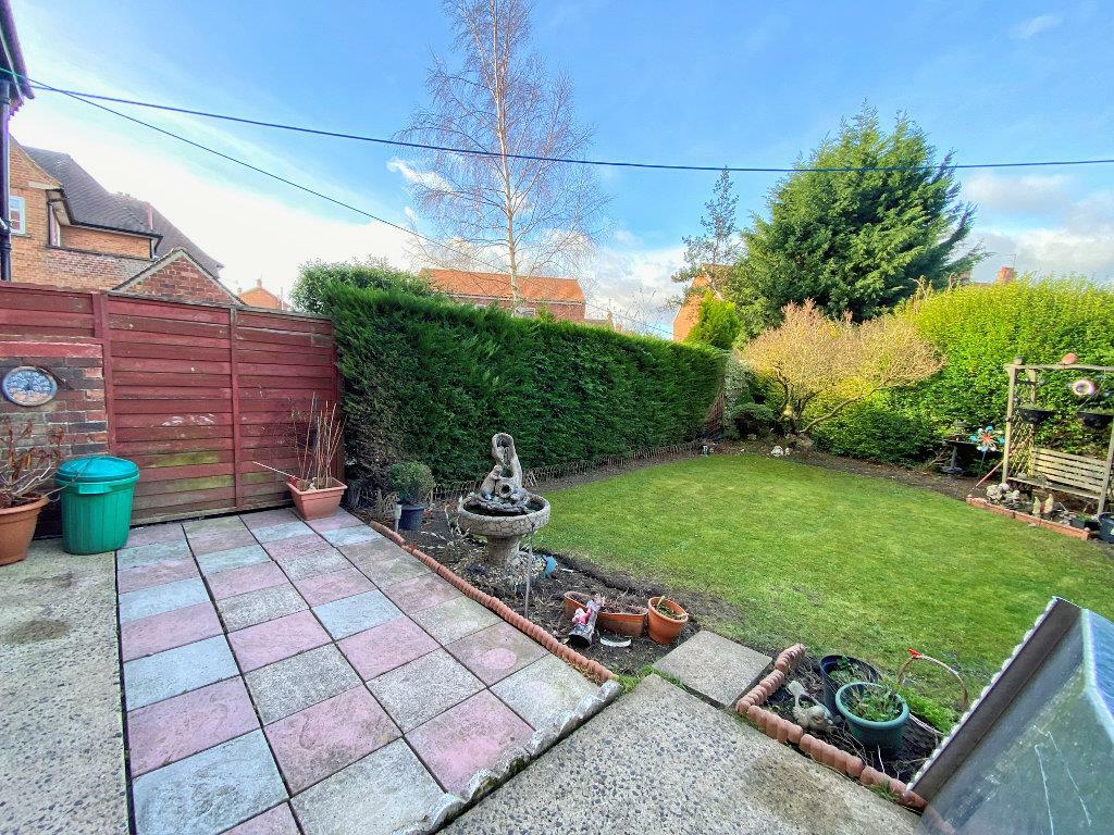 Beautiful West facing garden