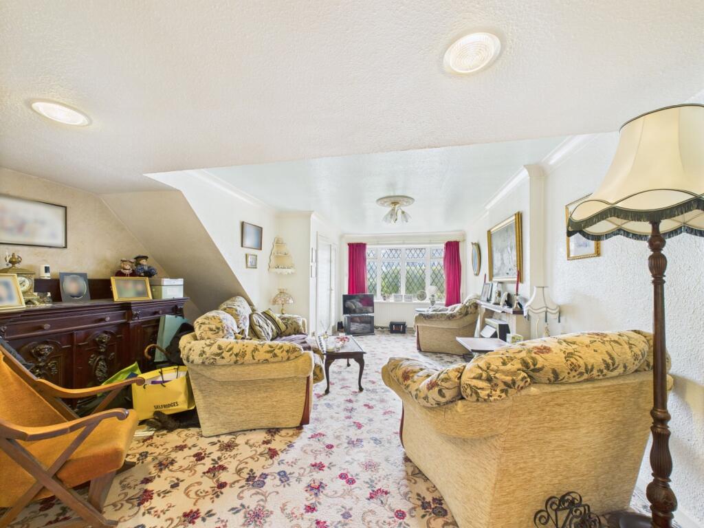 CAM02093G0-PR0034-STILL006