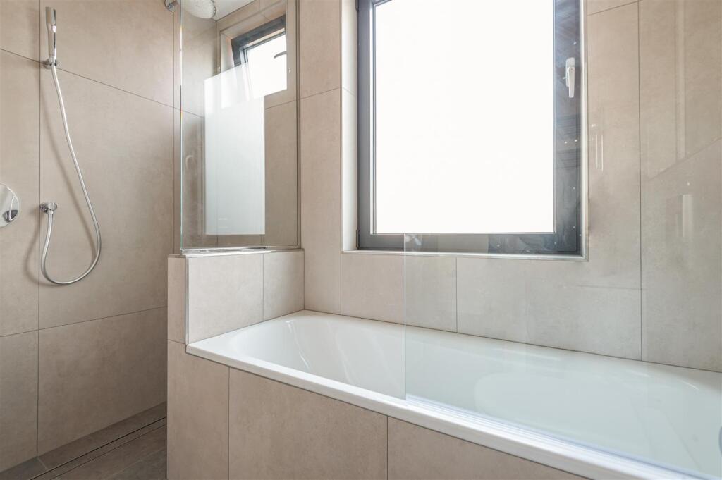 Flat 26 006.JPG