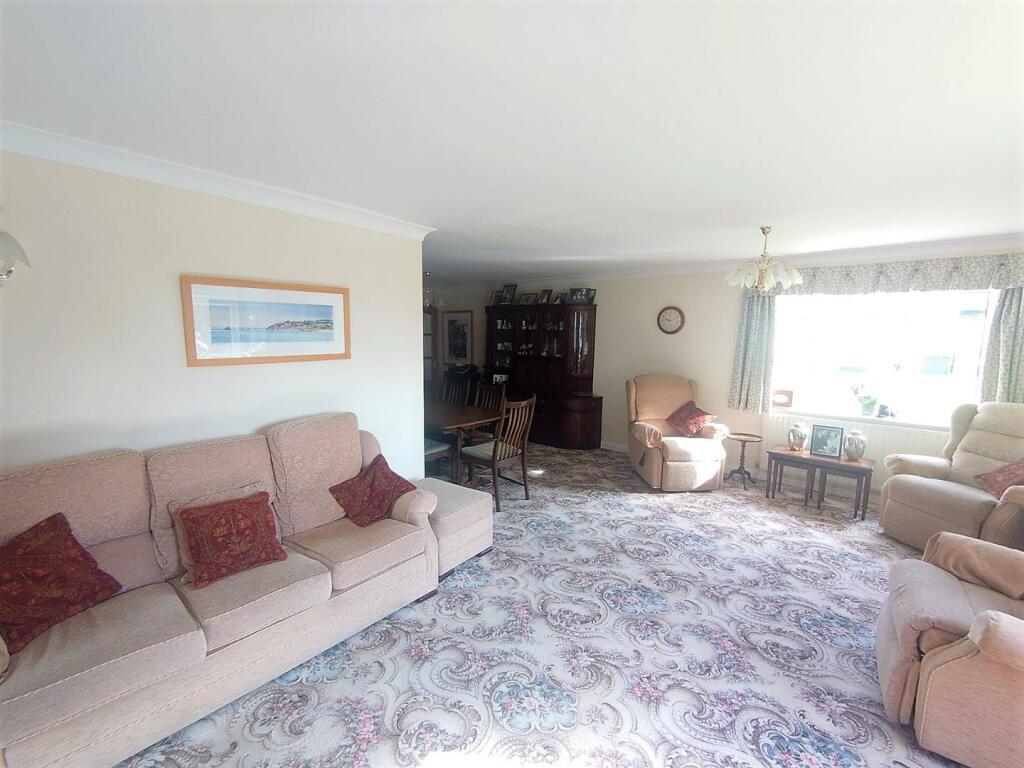 Living Room b E.jpg
