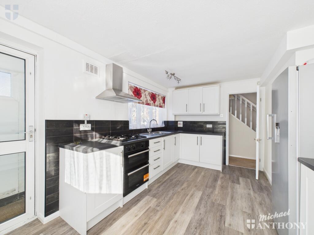 CAM03218G0-PR0557-STILL008