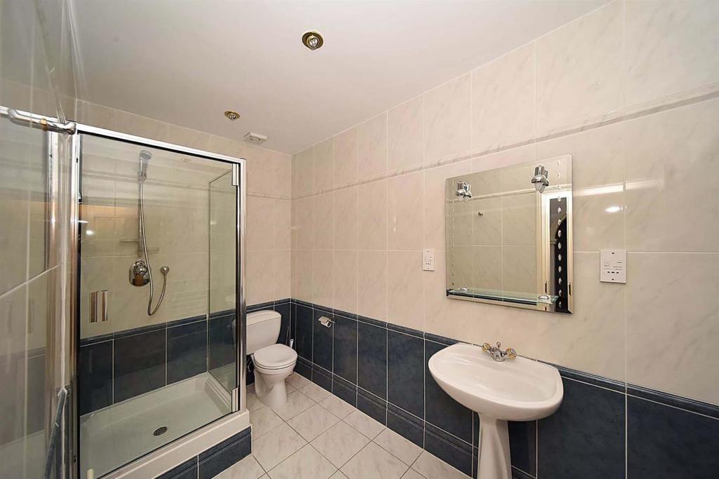 7 Marloes bath2.jpg