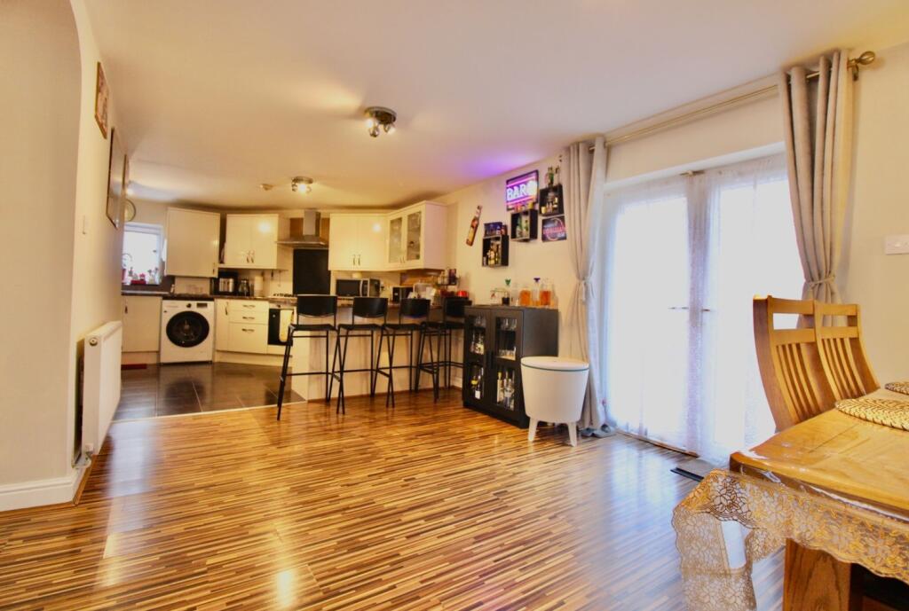 Kitchen diner angle 2