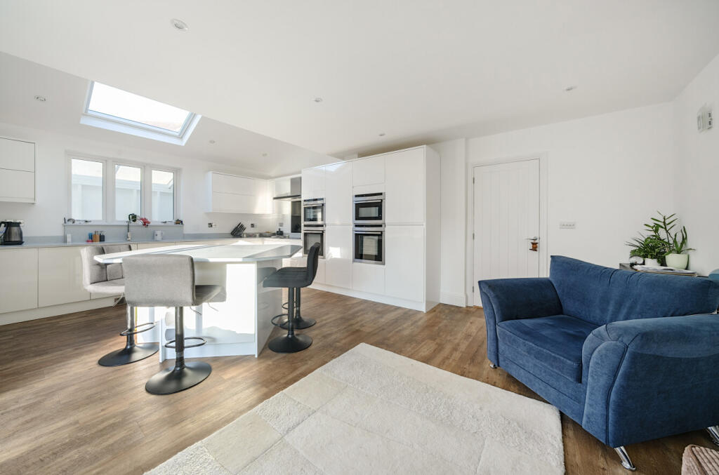 1315162-10-685cf8...