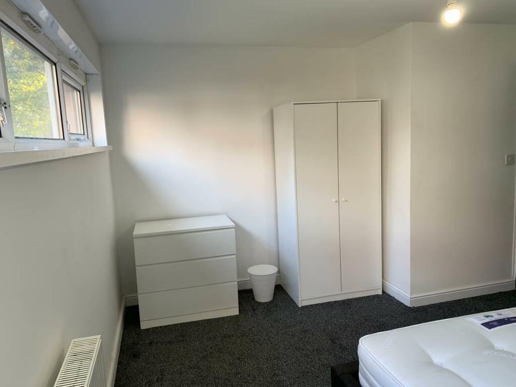 £550 room a.JPG