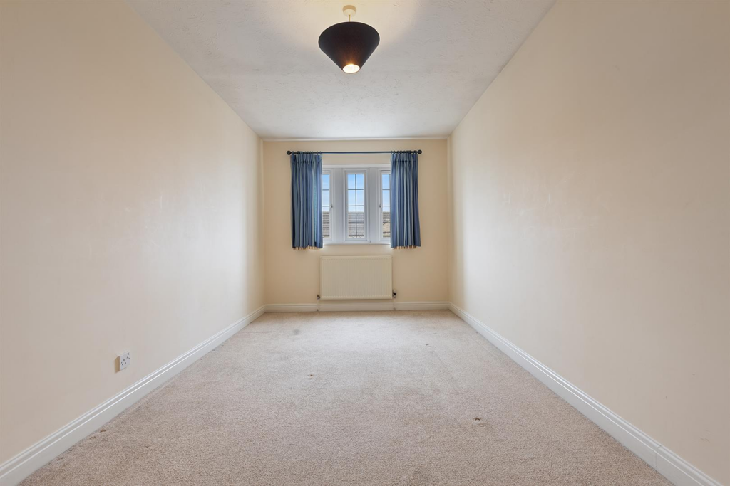4 Manor Grange, Shepley 15_297.png