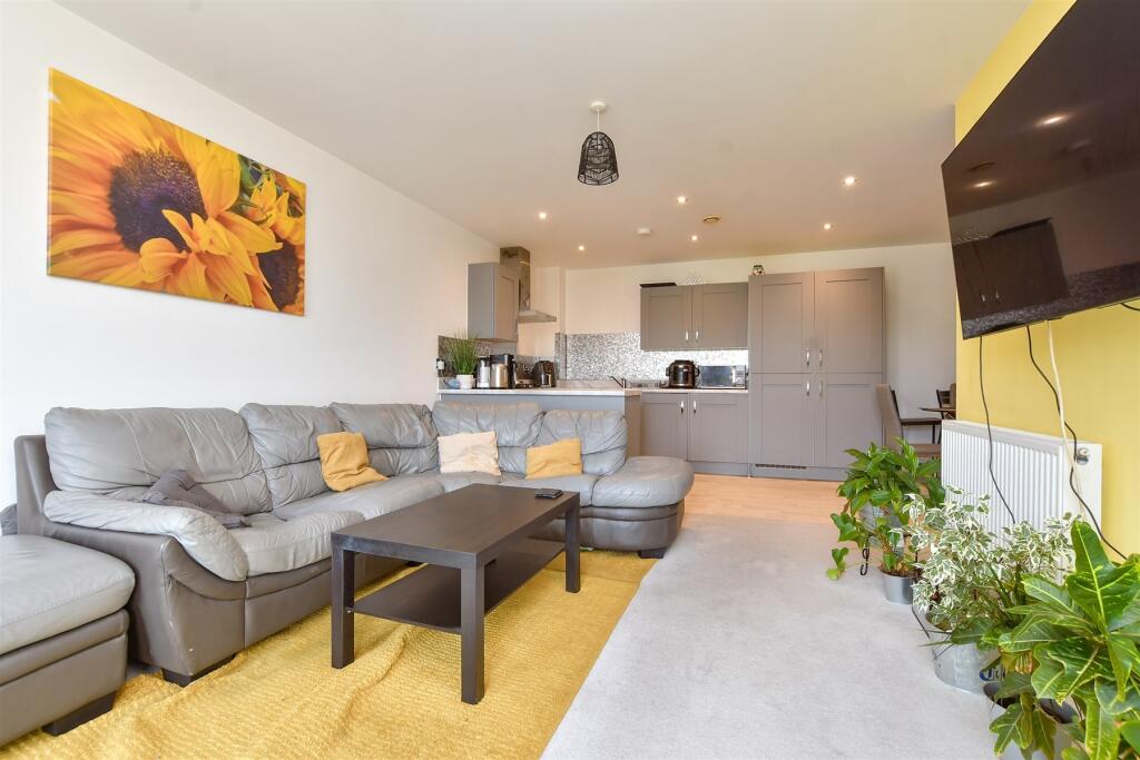 Lounge / Kitchen / Dining Area