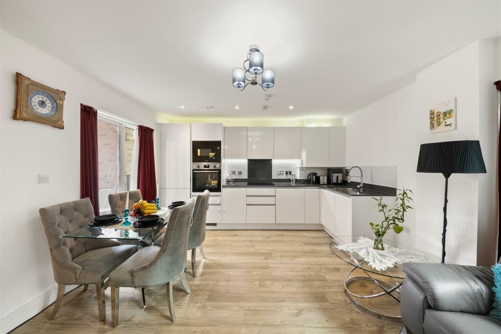 Living area/Kitchen