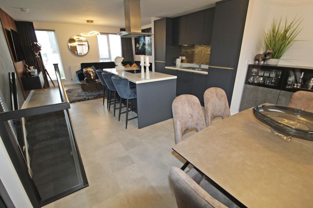 Lounge/ Kitchen