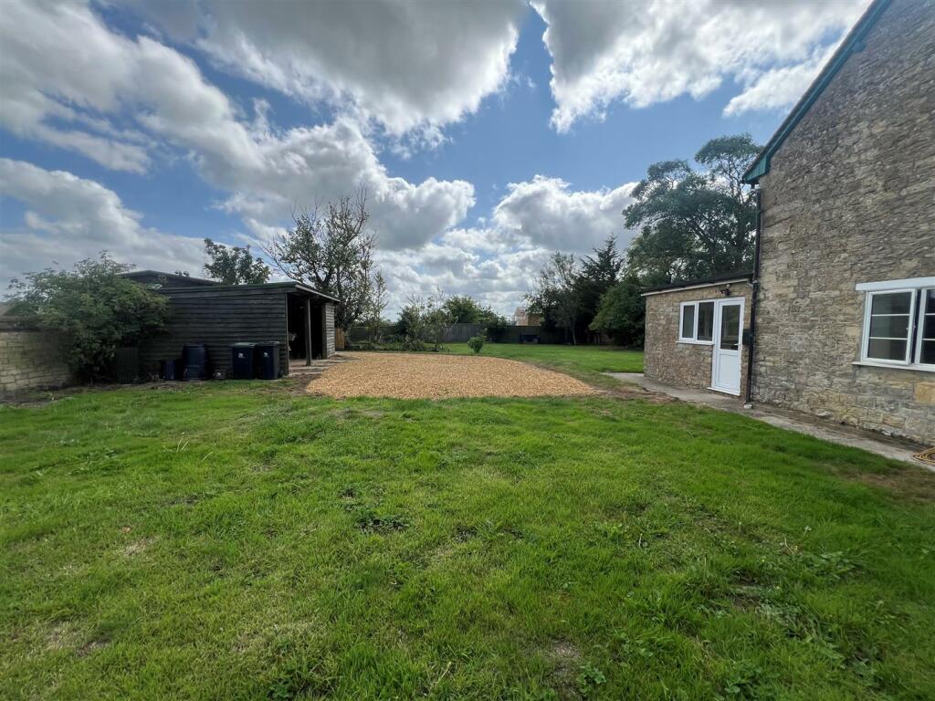 garden and parking area 2.jpg