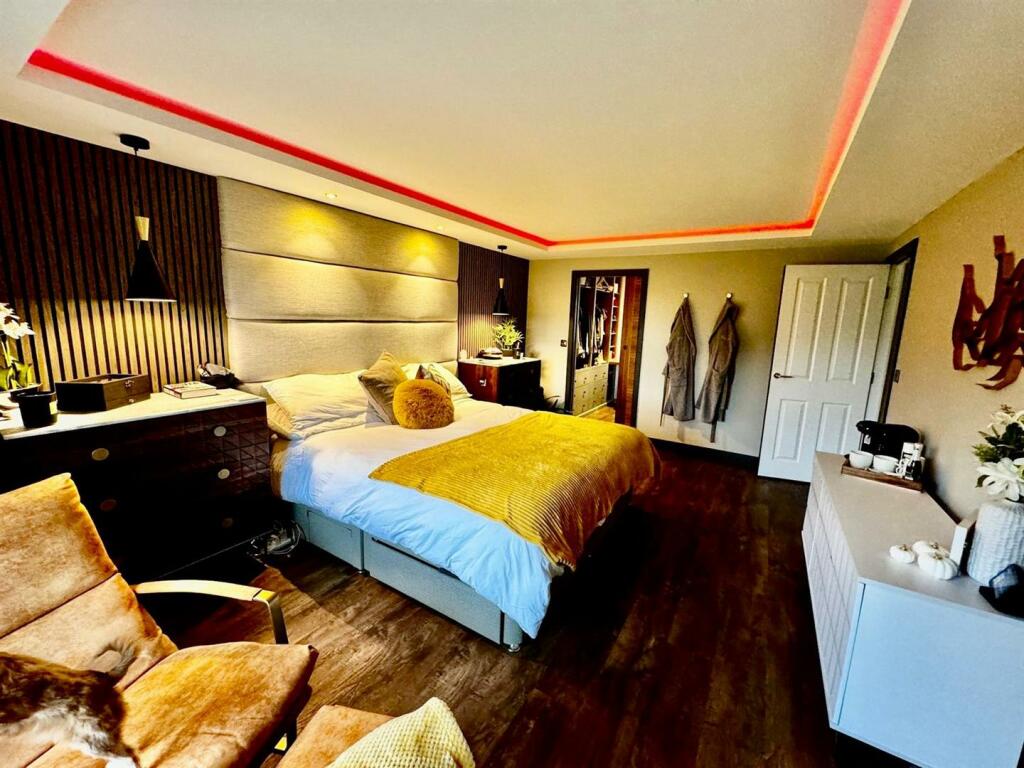 WhatsApp Image 2024-10-16 at 10.49.28 (25).jpeg