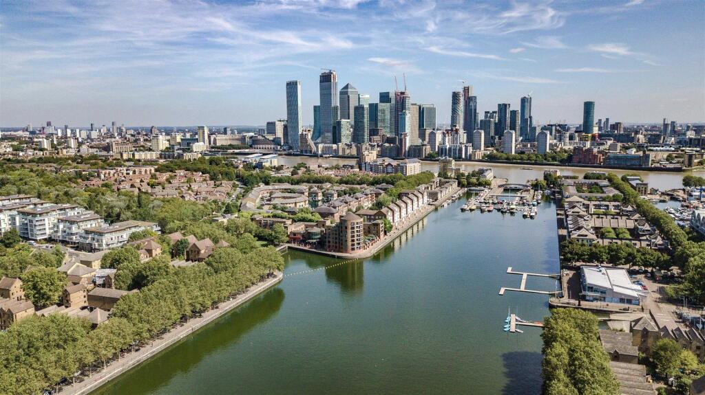 surreyquaysless.jpg
