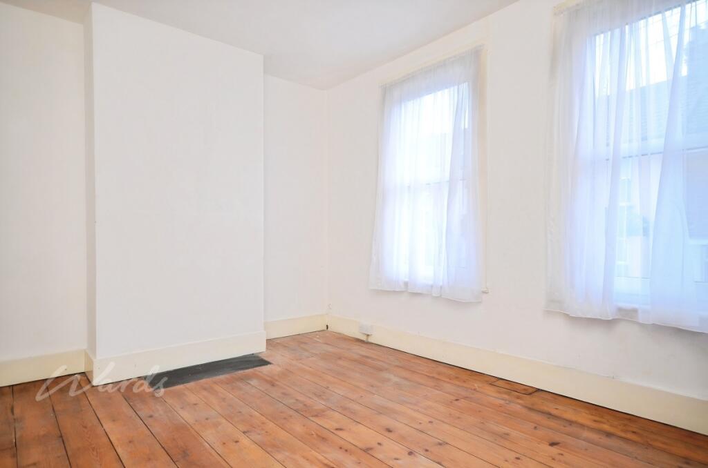 clive bedroom 1