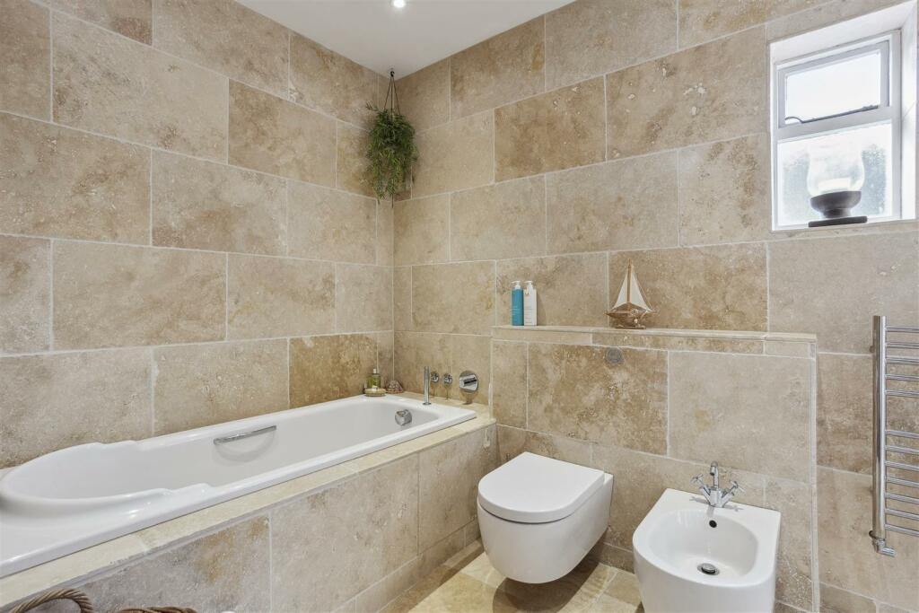 77240_Bentley Lodge 10 Egham Hill(26).jpg