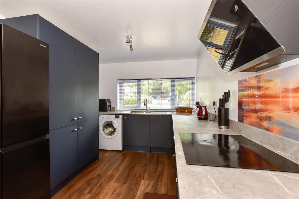 Kitchen/ Dining Room