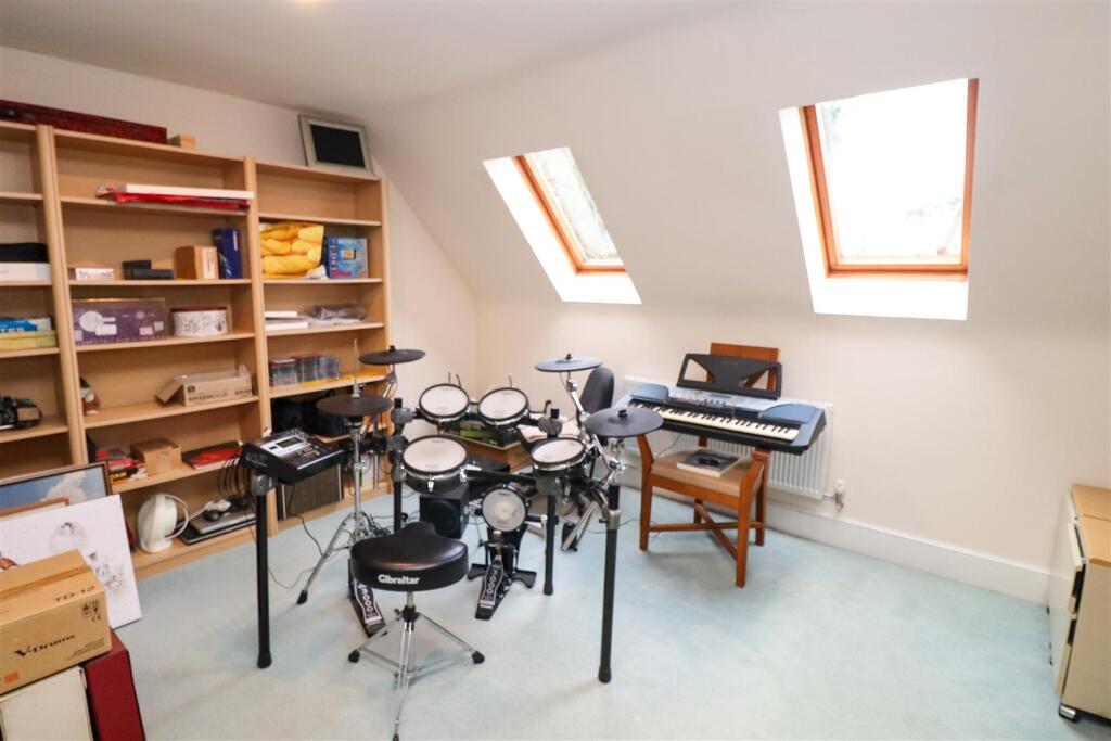 Bedroom 4 (2nd Floor)