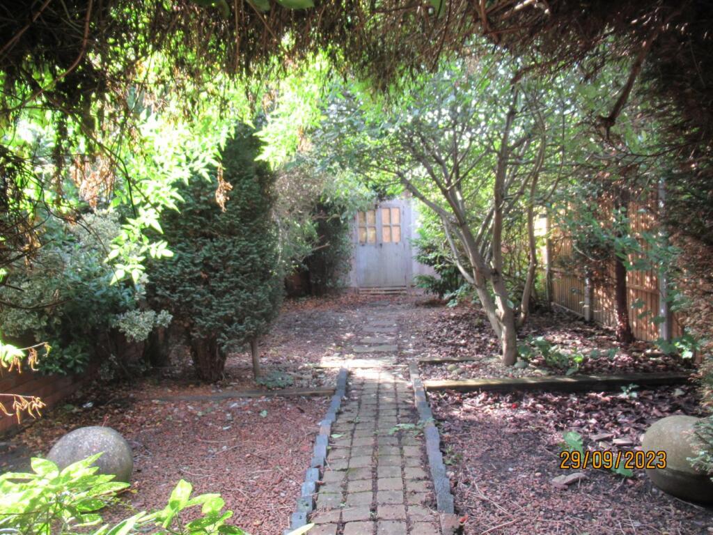 209 Watling Rear Garden 2.JPG