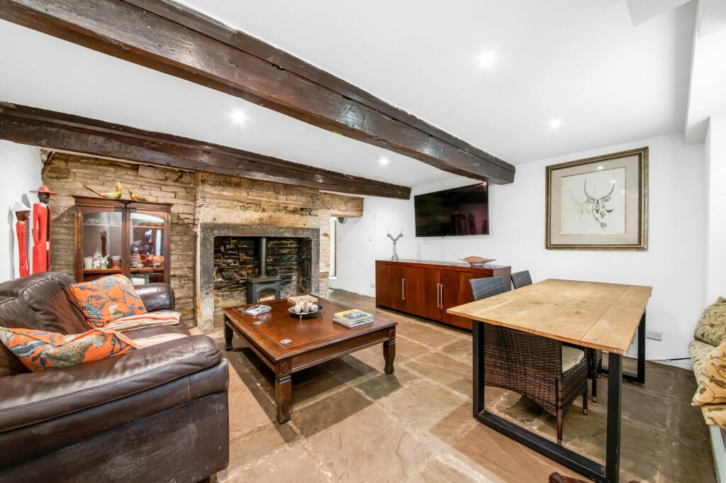 LIVING / DINING ROOM