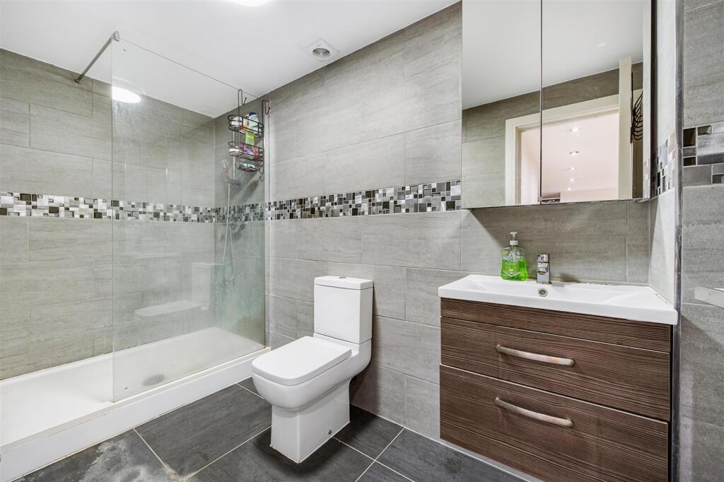 Flat 1, 9 Allison Road-7.jpg