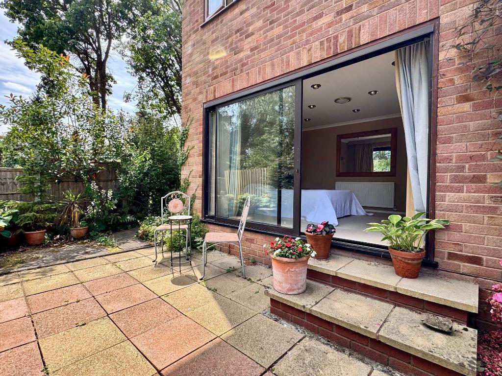 Main bedroom and terrace