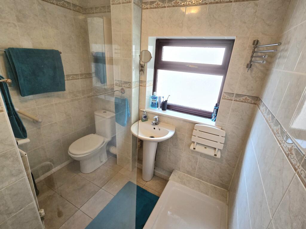 SHOWER ROOM