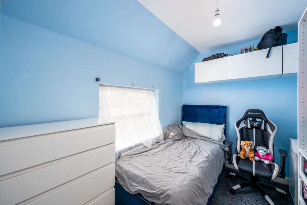 31 Crowell Mews, HP19 7HB-16