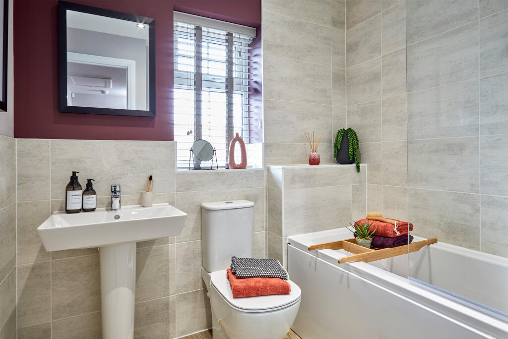 Family bathroom in the Hollinwood 4 bedroom home
