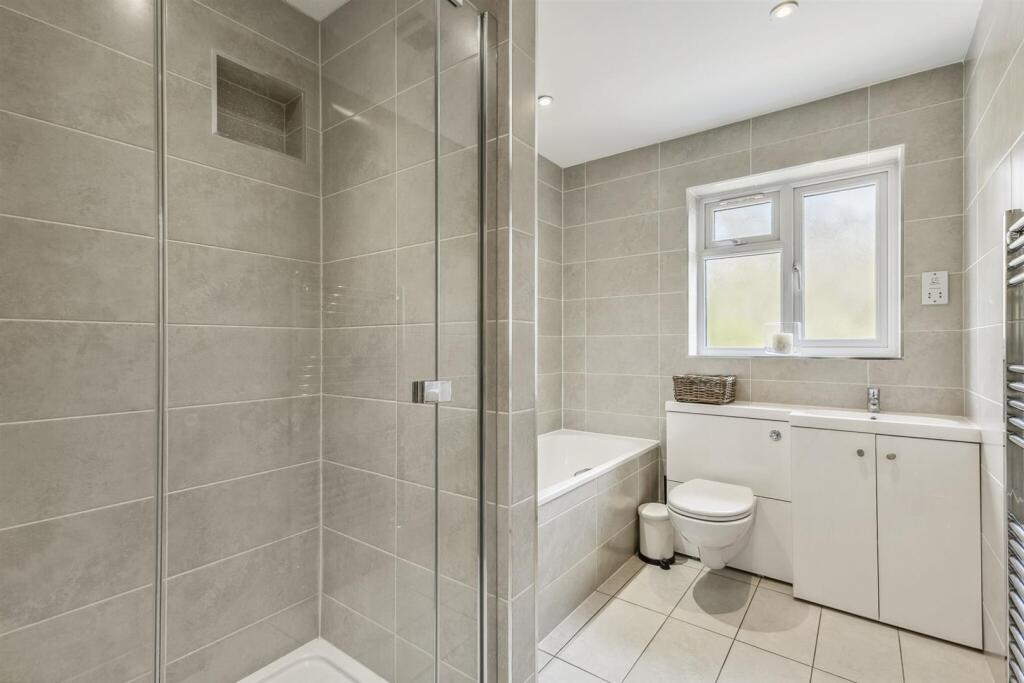 89601_1B Mytchett Road Mytchett(20)_low.jpg