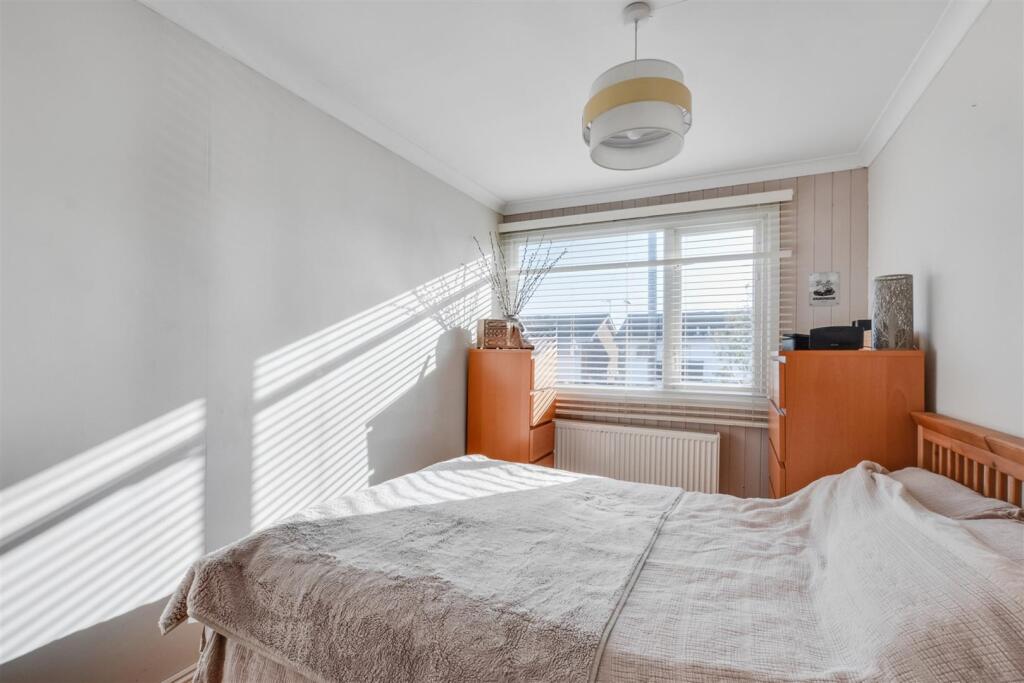 Bedroom 1_1.jpeg