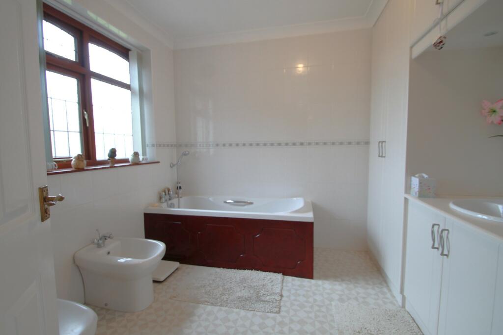 En-Suite Bathroom