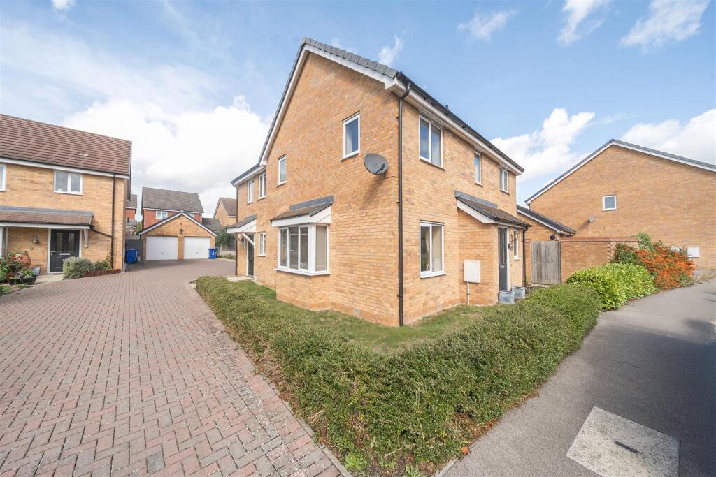 19 Blake Close, Towcester (2).jpg