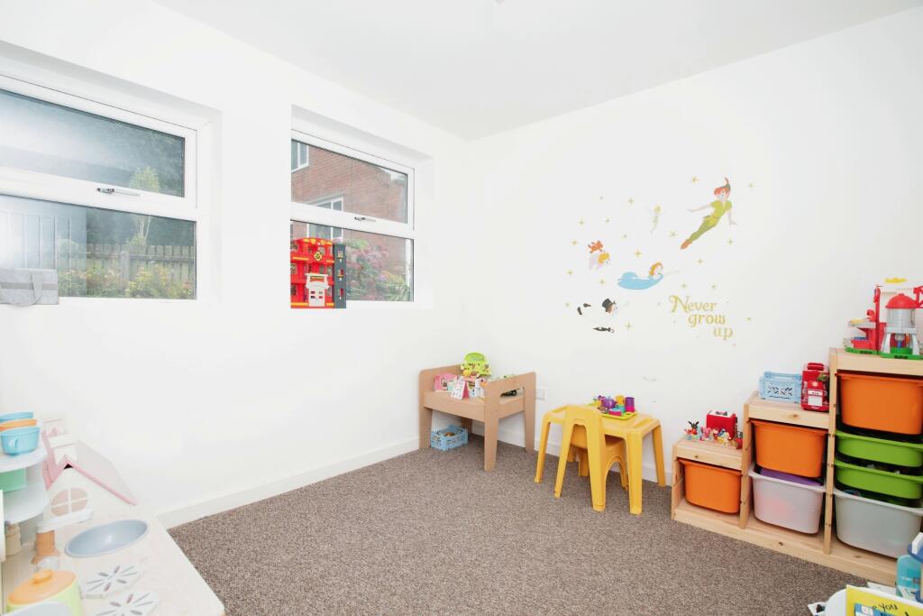 Bedroom Fou/Playroom