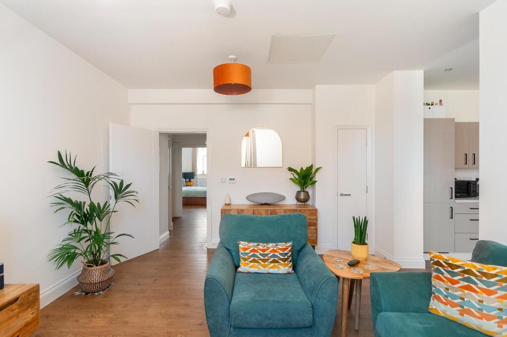 7C4HFS - Living Room A.jpg