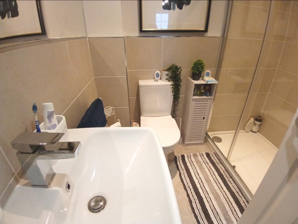 EN SUITE