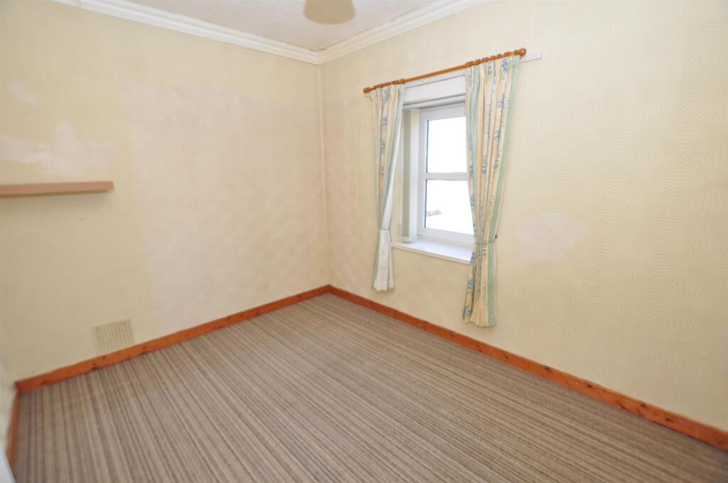 Front bedroom 1