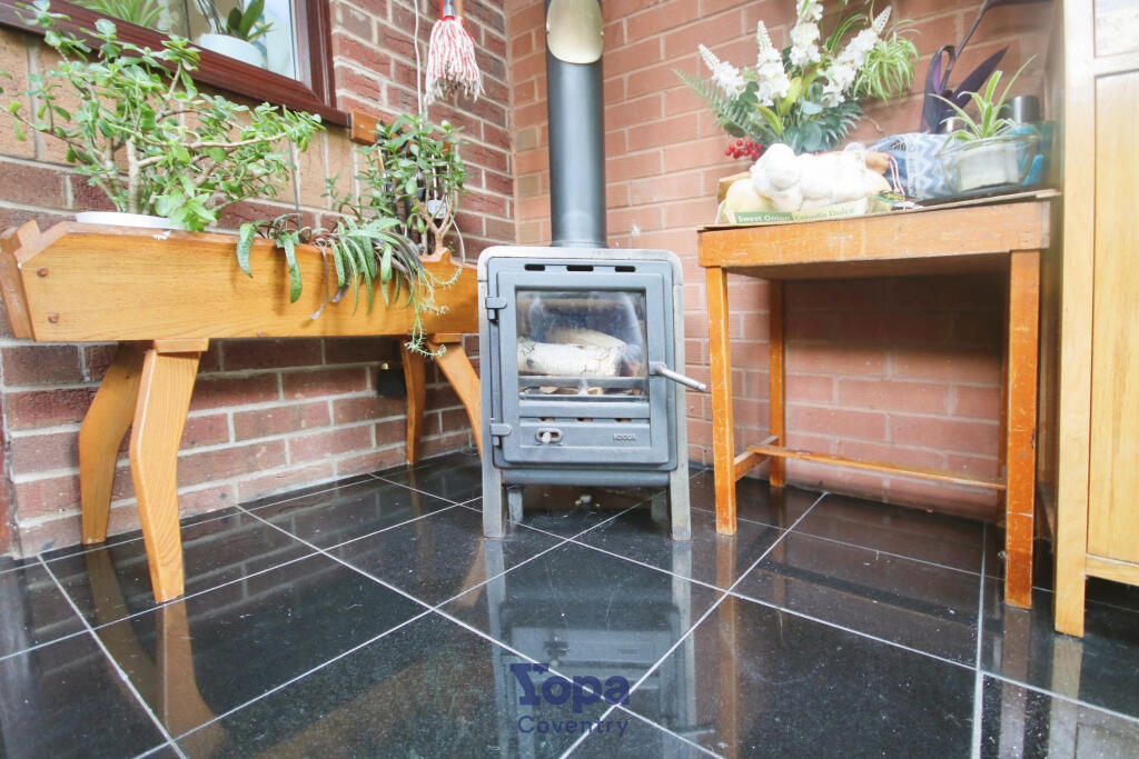 66852a01-Sitting 20room 203.JPG