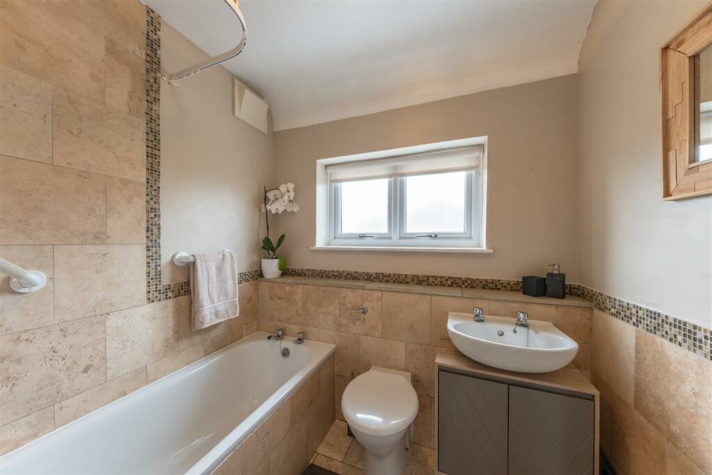 10 Churchill Drive-024.jpg