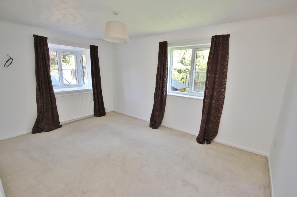 20 Darwood Court, St Ives, lounge