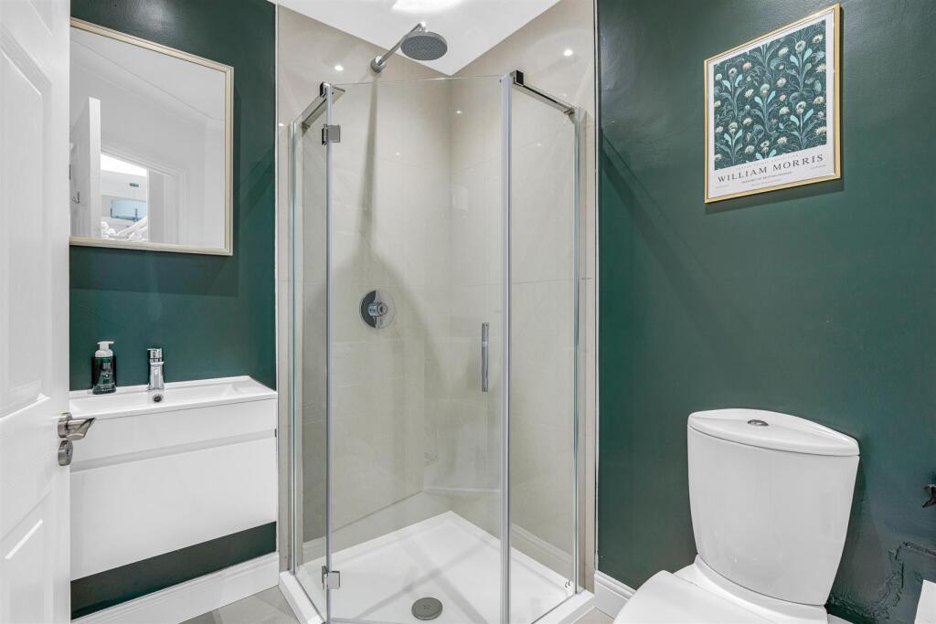 GROUND FLOOR SHOWER ROOM