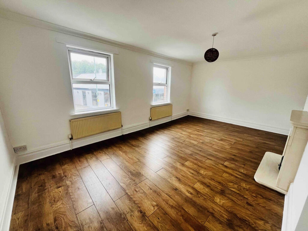 LARGE LIVING ROOM